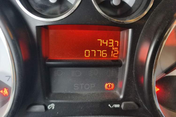 Used Peugeot 308 2014 Enjoy Edition Classic 1.6L Manual YouShang Model Odometer Close Up