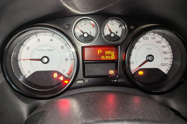 Used Peugeot 308 2014 Enjoyment Edition Classic 1.6L Automatic Fashion Model Odometer Close Up