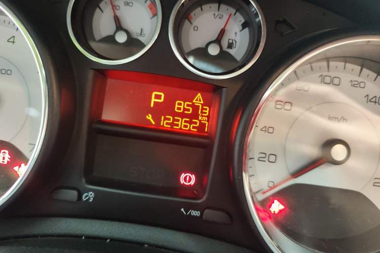 Used Peugeot 308 2014 Enjoy Edition Classic 1.6L Automatic Premium Model Odometer Close Up