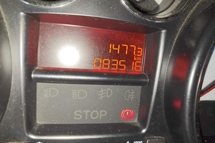 Used Peugeot 308 2014 Enjoy Edition Classic 1.6L Manual YouShang Model Odometer Close Up