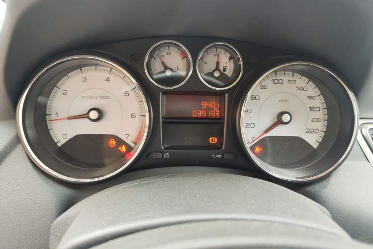 Used Peugeot 308 2014 Enjoy Edition Classic 1.6L Manual YouShang Model Odometer Close Up