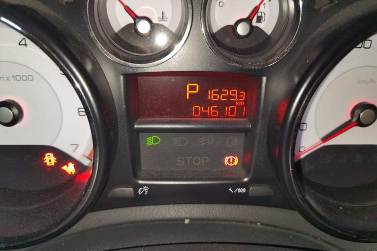 Used Peugeot 308 2014 Enjoyment Edition Classic 1.6L Automatic Fashion Model Odometer Close Up