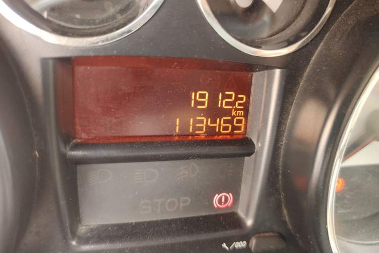 Used Peugeot 308 2014 Enjoy Edition Classic 1.6L Manual Fashion Model Odometer Close Up