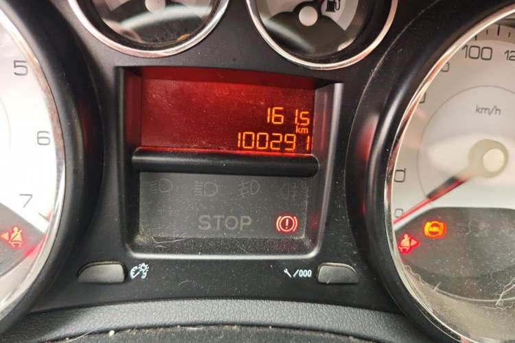 Used Peugeot 308 2014 Enjoy Edition Classic 1.6L Manual YouShang Model Odometer Close Up