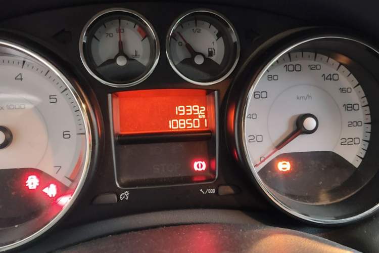 Used Peugeot 308 2014 Enjoy Edition Classic 1.6L Manual Fashion Model Odometer Close Up