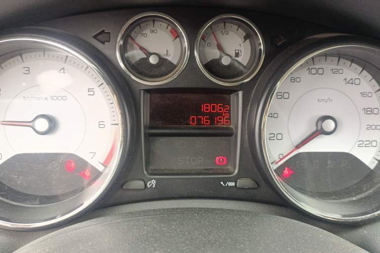 Used Peugeot 308 2014 Enjoy Edition Classic 1.6L Manual YouShang Model Odometer Close Up