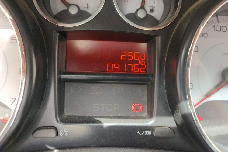 Used Peugeot 308 2014 Enjoy Edition Classic 1.6L Manual YouShang Model Odometer Close Up