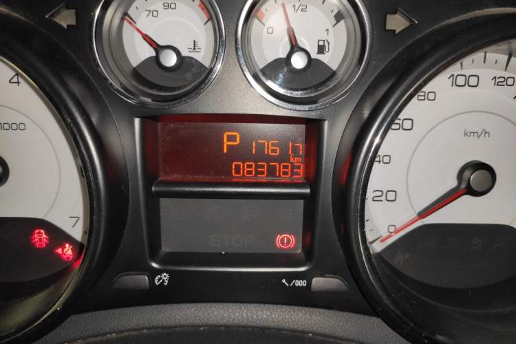 Used Peugeot 308 2014 Enjoyment Edition Classic 1.6L Automatic Fashion Model Odometer Close Up
