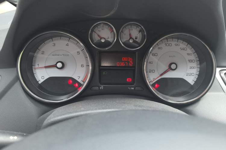 Used Peugeot 308 2014 Enjoy Edition Classic 1.6L Manual YouShang Model Odometer Close Up