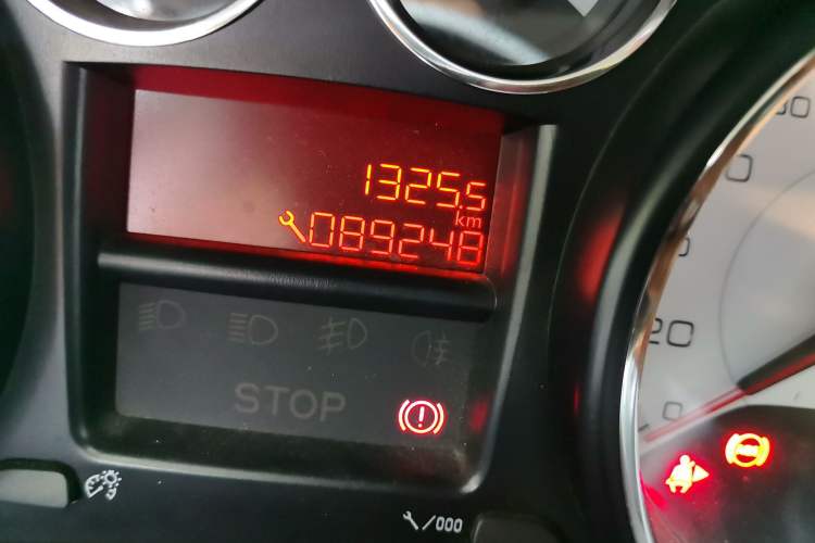 Used Peugeot 308 2014 Enjoy Edition Classic 1.6L Manual YouShang Model Odometer Close Up
