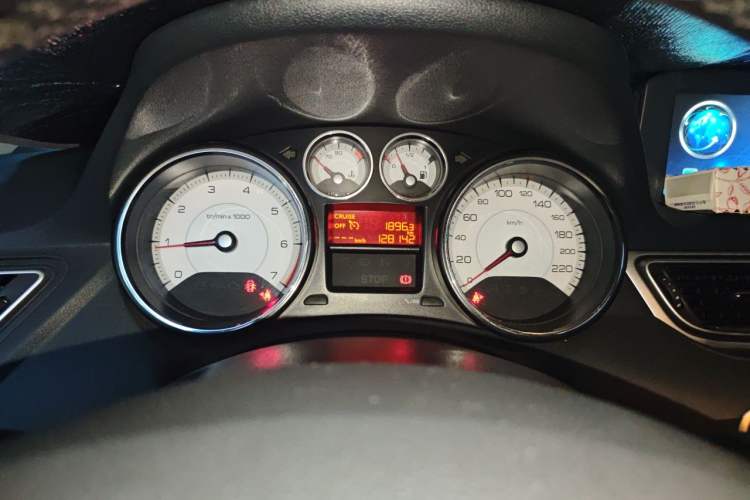 Used Peugeot 308 2014 Enjoy Edition Classic 1.6L Manual YouShang Model Odometer Close Up