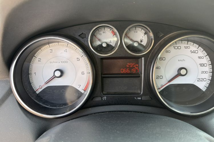 Used Peugeot 308 2014 Enjoy Edition Classic 1.6L Automatic Premium Model Odometer Close Up