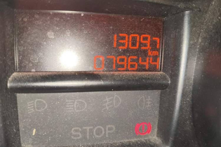 Used Peugeot 308 2014 Enjoy Edition Classic 1.6L Manual YouShang Model Odometer Close Up