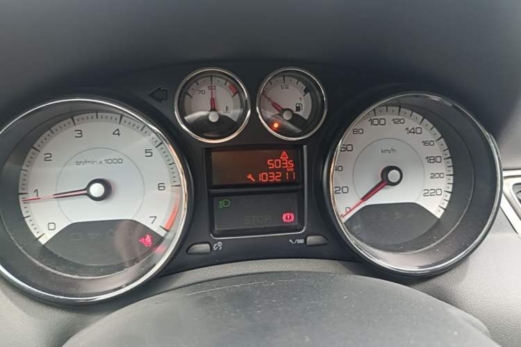 Used Peugeot 308 2014 Enjoy Edition Classic 1.6L Manual YouShang Model Odometer Close Up