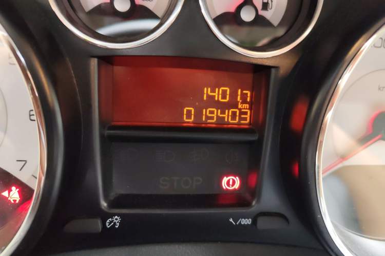 Used Peugeot 308 2014 Enjoy Edition Classic 1.6L Manual Fashion Model Odometer Close Up
