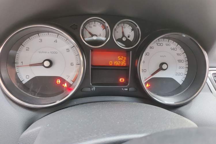 Used Peugeot 308 2014 Enjoy Edition Classic 1.6L Manual YouShang Model Odometer Close Up