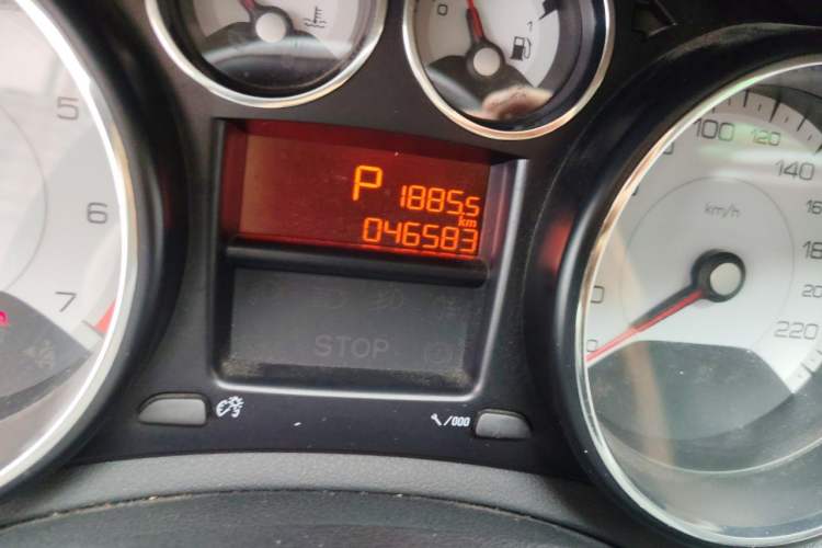Used Peugeot 308 2014 Enjoyment Edition Classic 1.6L Automatic Fashion Model Odometer Close Up