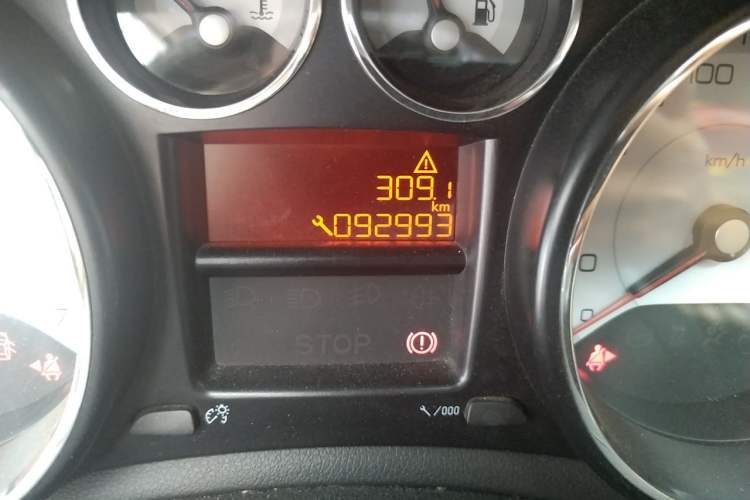 Used Peugeot 308 2014 Enjoy Edition Classic 1.6L Manual YouShang Model Odometer Close Up
