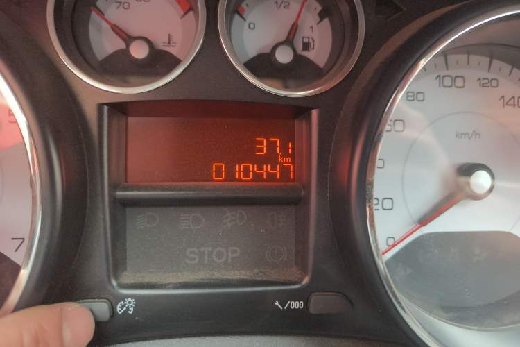Used Peugeot 308 2014 Enjoy Edition Classic 1.6L Manual YouShang Model Odometer Close Up