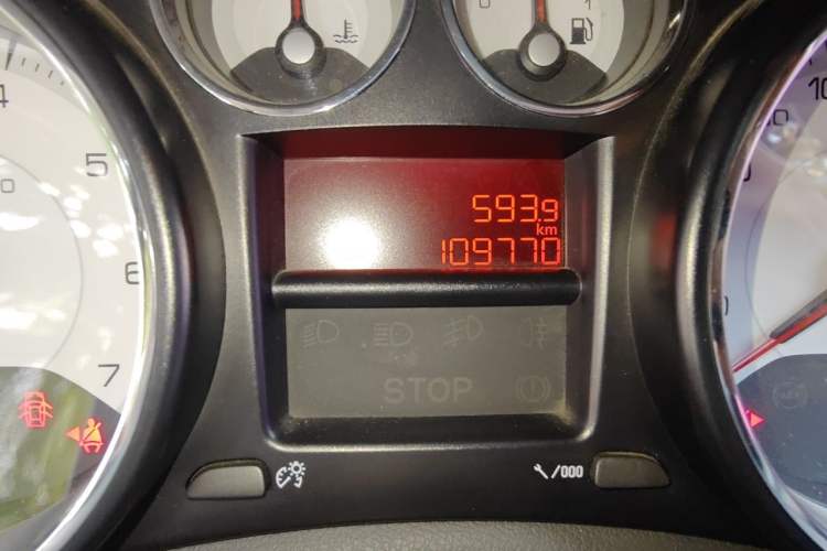 Used Peugeot 308 2014 Enjoy Edition Classic 1.6L Manual YouShang Model Odometer Close Up