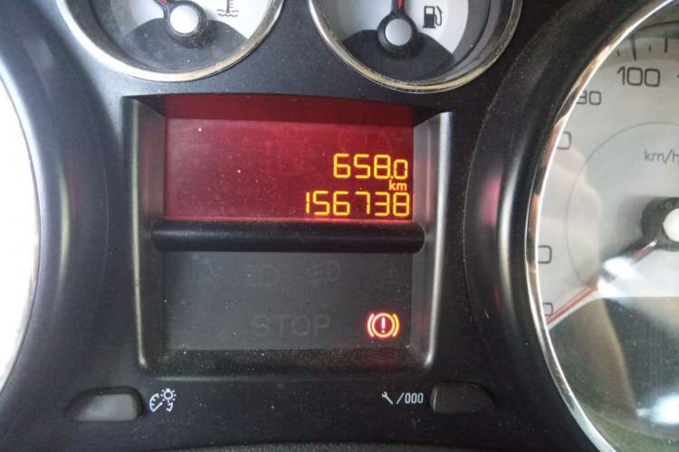 Used Peugeot 308 2014 Enjoy Edition Classic 1.6L Manual YouShang Model Odometer Close Up