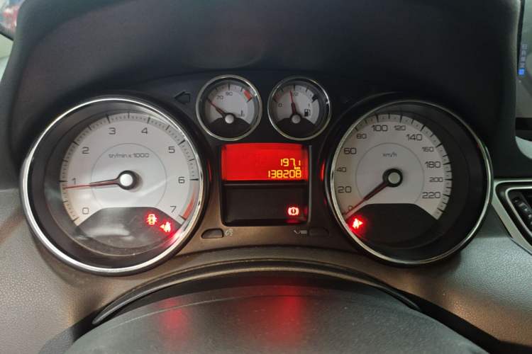 Used Peugeot 308 2014 Enjoy Edition Classic 1.6L Manual YouShang Model Odometer Close Up