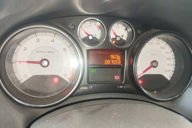 Used Peugeot 308 2014 Enjoy Edition Classic 1.6L Manual YouShang Model Odometer Close Up