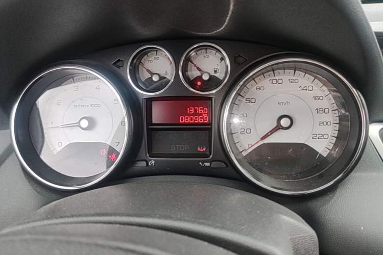 Used Peugeot 308 2014 Enjoy Edition Classic 1.6L Manual Fashion Model Odometer Close Up
