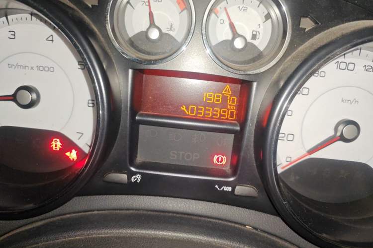 Used Peugeot 308 2014 Enjoy Edition Classic 1.6L Manual Fashion Model Odometer Close Up