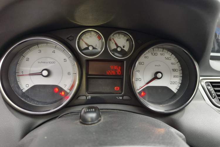 Used Peugeot 308 2014 Enjoy Edition Classic 1.6L Manual YouShang Model Odometer Close Up