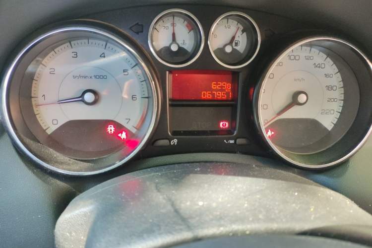 Used Peugeot 308 2014 Enjoy Edition Classic 1.6L Manual YouShang Model Odometer Close Up
