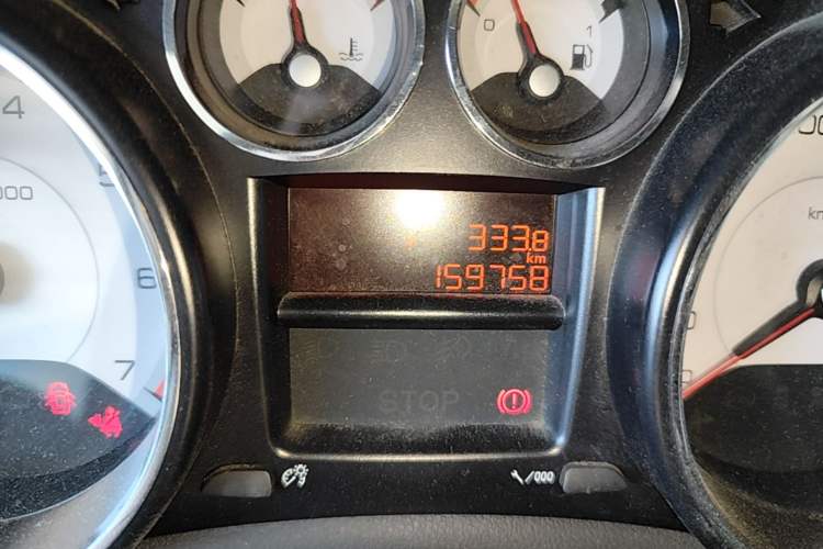 Used Peugeot 308 2014 Enjoyment Edition Classic 1.6L Automatic Fashion Model Odometer Close Up