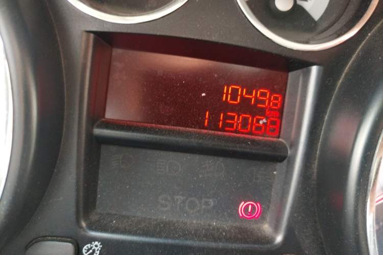 Used Peugeot 308 2014 Enjoy Edition Classic 1.6L Manual YouShang Model Odometer Close Up