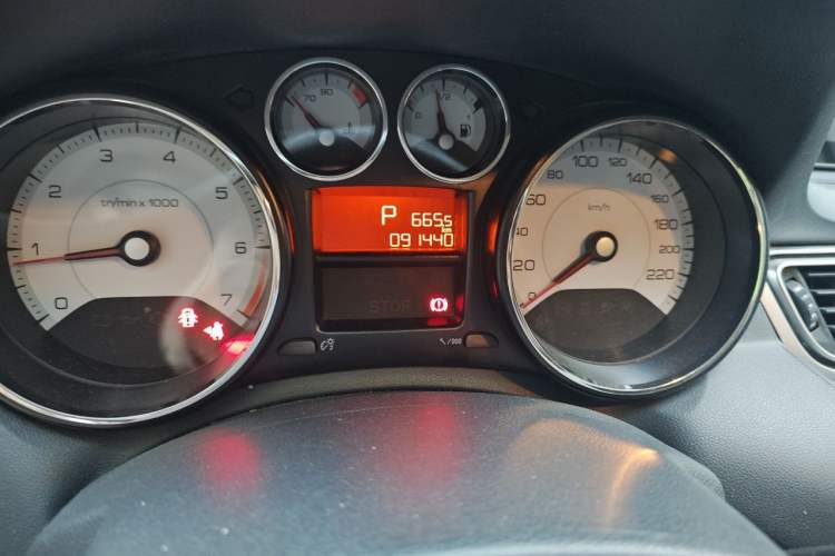 Used Peugeot 308 2014 Enjoyment Edition Classic 1.6L Automatic Fashion Model Odometer Close Up