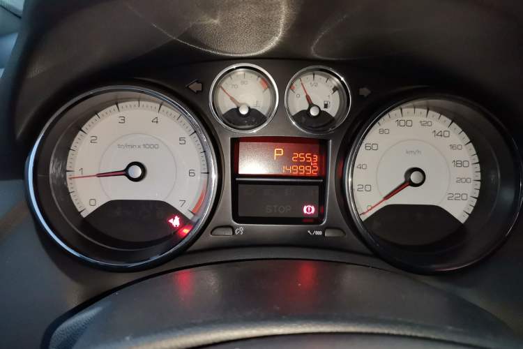 Used Peugeot 308 2014 Enjoyment Edition Classic 1.6L Automatic Fashion Model Odometer Close Up