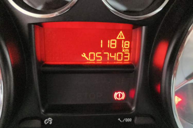 Used Peugeot 308 2014 Enjoy Edition Classic 1.6L Manual YouShang Model Odometer Close Up