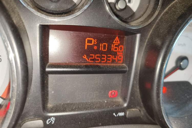 Used Peugeot 308 2014 Enjoy Edition Classic 1.6L Automatic Premium Model Odometer Close Up