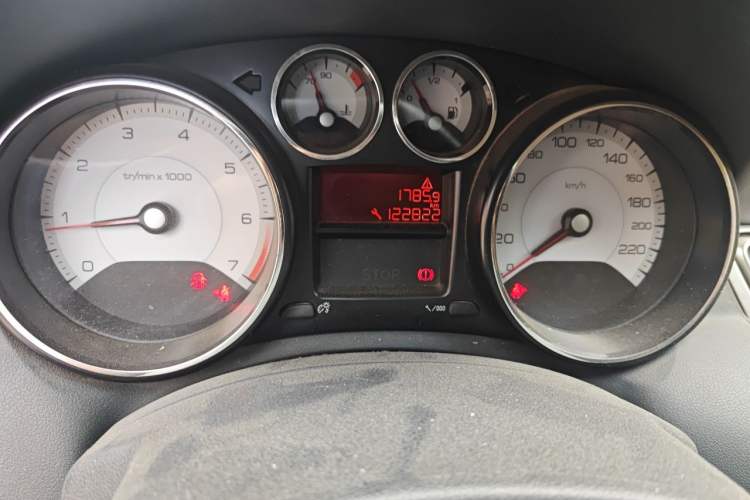 Used Peugeot 308 2014 Enjoy Edition Classic 1.6L Manual YouShang Model Odometer Close Up