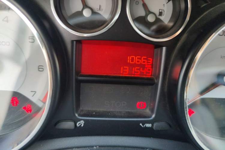 Used Peugeot 308 2014 Enjoy Edition Classic 1.6L Manual YouShang Model Odometer Close Up