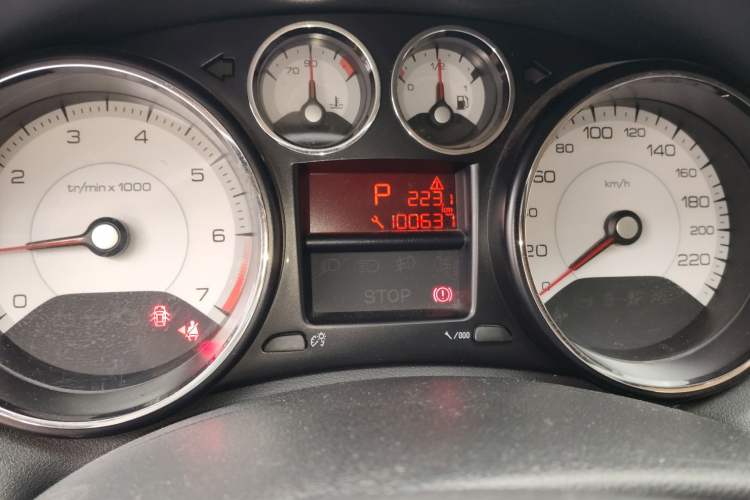 Used Peugeot 308 2014 Enjoyment Edition Classic 1.6L Automatic Fashion Model Odometer Close Up