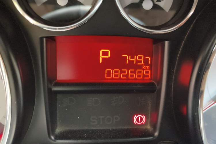 Used Peugeot 308 2014 Enjoyment Edition Classic 1.6L Automatic Fashion Model Odometer Close Up