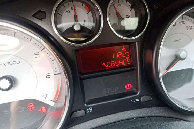 Used Peugeot 308 2014 Enjoy Edition Classic 1.6L Manual Fashion Model Odometer Close Up