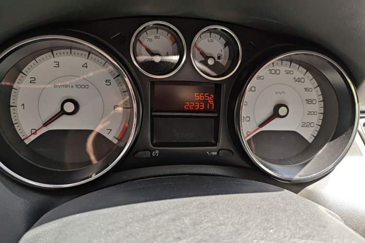 Used Peugeot 308 2014 Enjoy Edition Classic 1.6L Manual YouShang Model Odometer Close Up