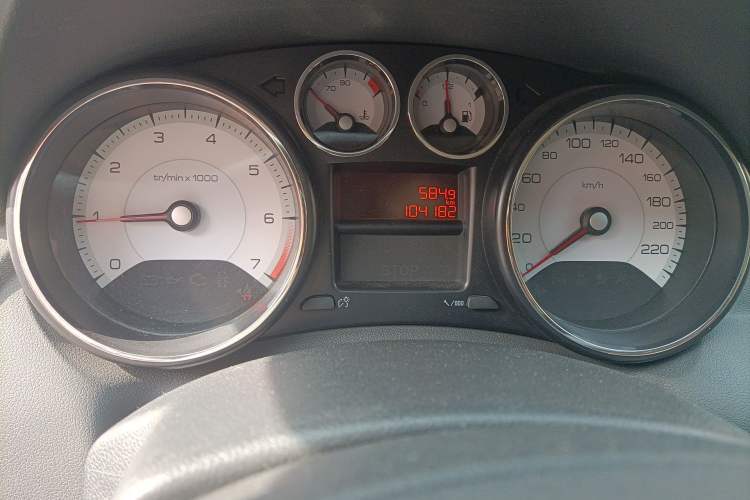 Used Peugeot 308 2014 Enjoy Edition Classic 1.6L Manual YouShang Model Odometer Close Up