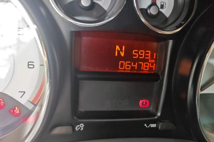 Used Peugeot 308 2014 Enjoyment Edition Classic 1.6L Automatic Fashion Model Odometer Close Up