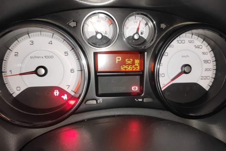 Used Peugeot 308 2014 Enjoyment Edition Classic 1.6L Automatic Fashion Model Odometer Close Up