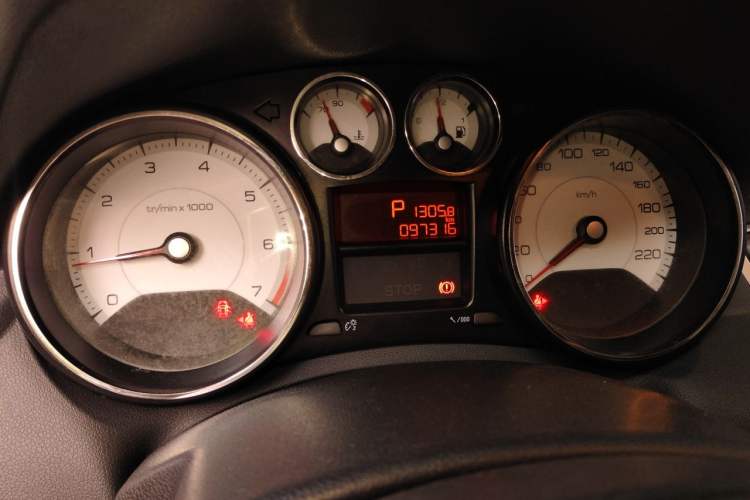 Used Peugeot 308 2014 Enjoyment Edition Classic 1.6L Automatic Fashion Model Odometer Close Up