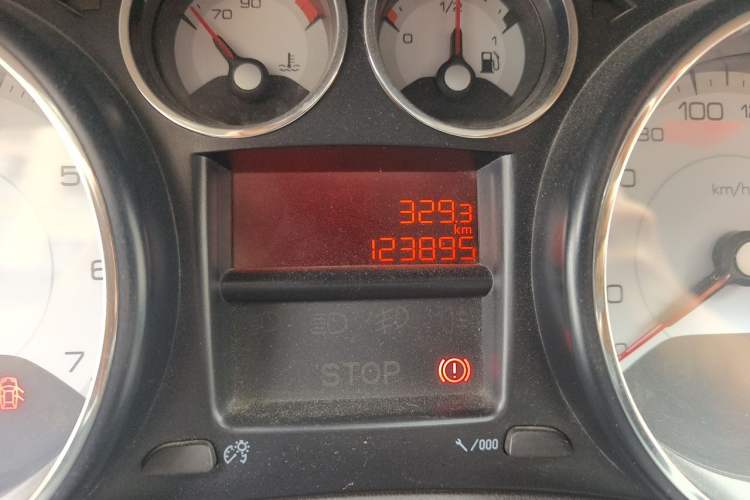 Used Peugeot 308 2014 Enjoy Edition Classic 1.6L Manual YouShang Model Odometer Close Up