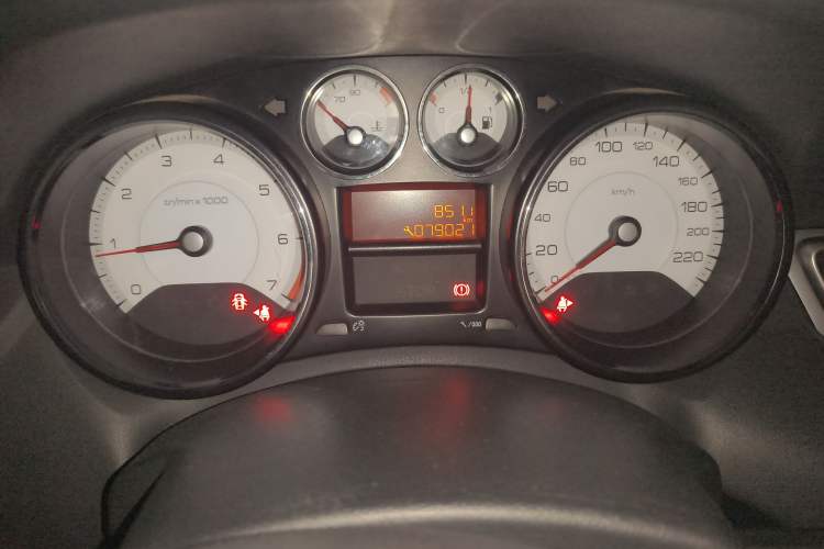 Used Peugeot 308 2014 Enjoy Edition Classic 1.6L Manual YouShang Model Odometer Close Up