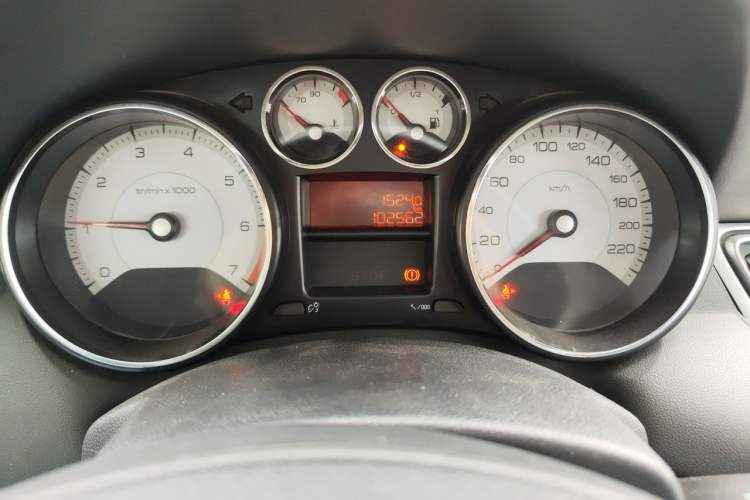 Used Peugeot 308 2014 Enjoy Edition Classic 1.6L Manual YouShang Model Odometer Close Up